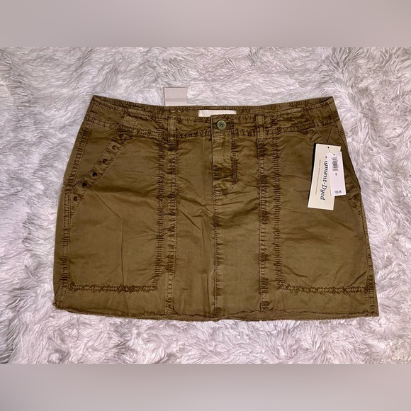 Old Navy Dresses & Skirts - NWT Old Navy Mini Khaki Skirt Size 8